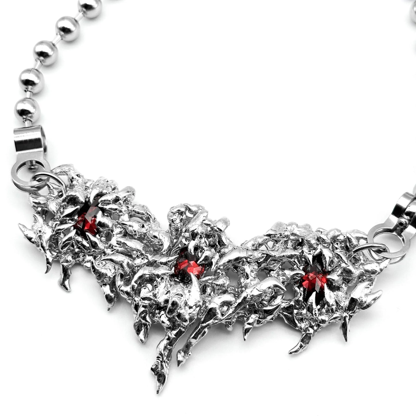 Soldered 3 red gems thorns necklace